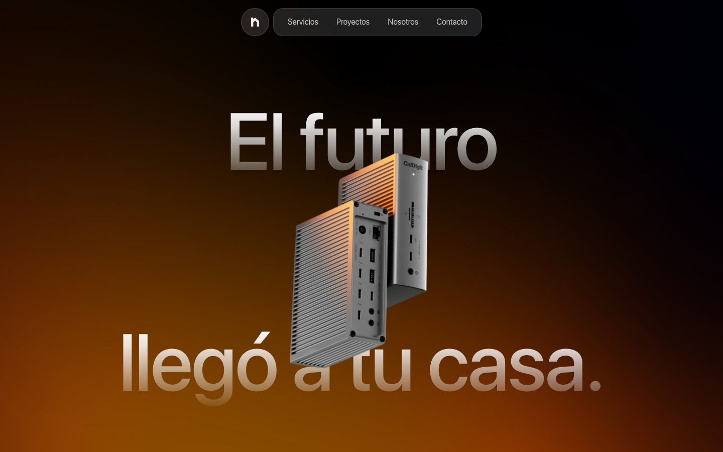 Portada de normotica.com en el navegador: «El futuro llegó a tu casa» sobre una foto del equipo, con el menú arriba